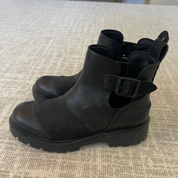 UGG Shoes - Ugg Lug Sole boots size 9